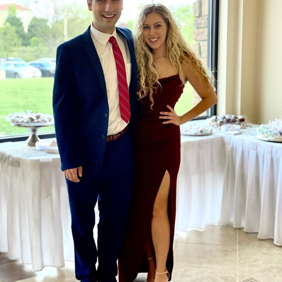 Maroon formal dress. Windsor. Worn once. - Picture 3 of 3